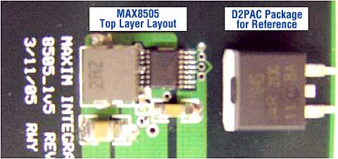 图2. MAX8505开关调节器的图片，右侧为D2PAC封装器件，用于比较。