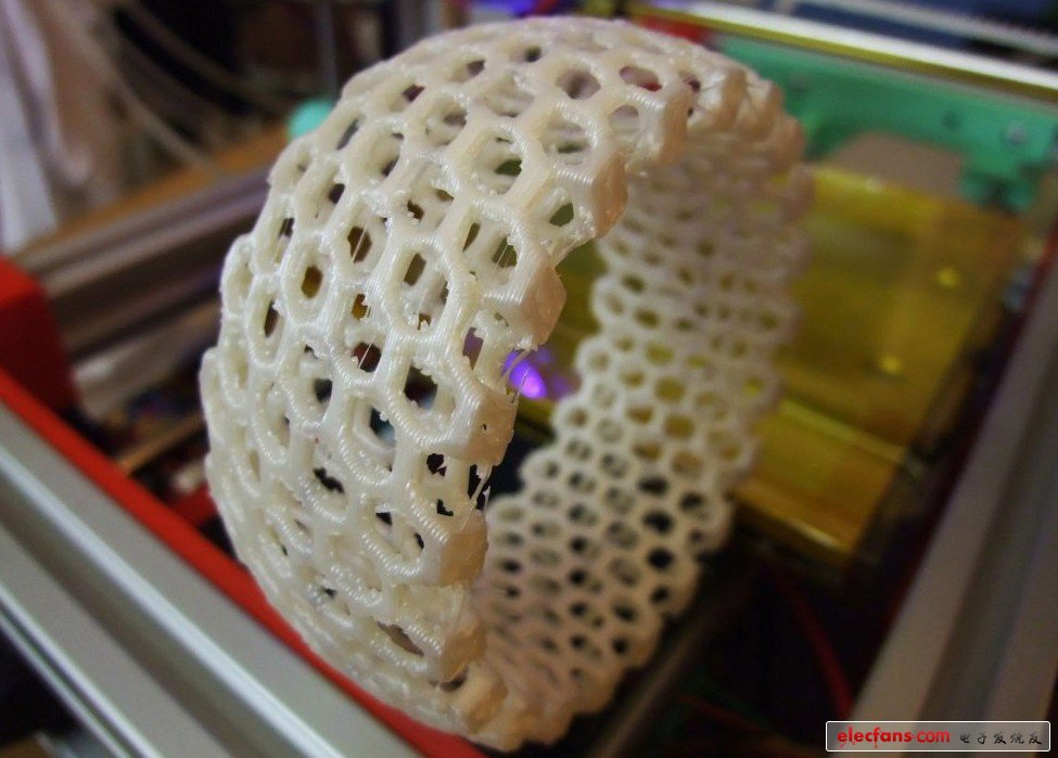 国外80后牛人打造创意便携式3D打印机（图文）