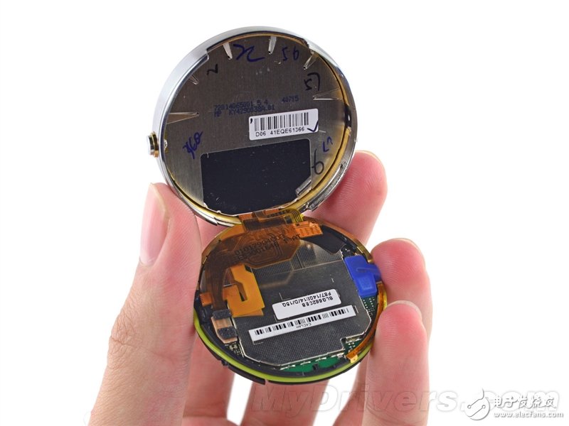 Moto 360暴力拆解：足以秒杀Apple Watch的智能手表？