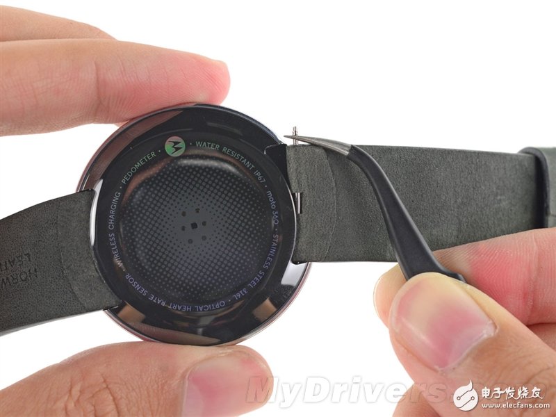 Moto 360暴力拆解：足以秒杀Apple Watch的智能手表？